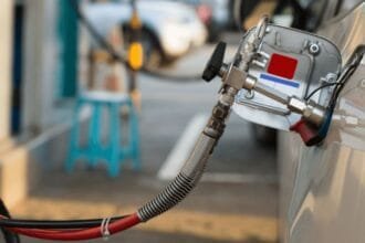 पेट्रोल-में-इथेनॉल-के-बाद-अब-cng-में-बायोगैस-मिलाने-की-तैयारी,-चालू-वित्त-वर्ष-में-होगी-3%-की-ब्लेंडिंग