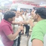 up:-फिरोजाबाद-के-ट्रॉमा-सेंटर-में-तीमारदारों-का-हंगामा,-गार्ड-ने-हटने-को-कहा-तो-भड़के;-जमकर-मचा-बवाल