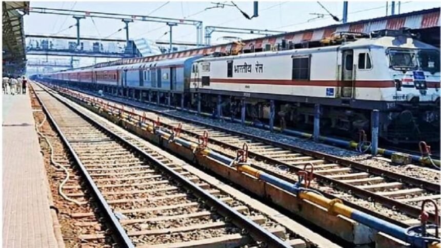 ट्रेन-में-बिना-टिकट-यात्रा:-रुनकता-स्टेशन-पर-पकड़े-गए-135-यात्री,- 69,480-रुपये-वसूला-गया-जुर्माना
