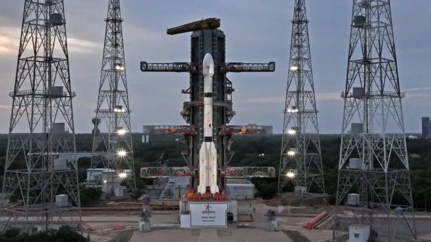 अंतरिक्ष से भारत पर रहेगी ‘नजर’, ISRO आज रात लॉन्च करेगा GSLV-F17; 36,000 किमी ऊपर से देखेगा EOS-05 - Apex News India अंतरिक्ष से भारत पर रहेगी ‘नजर’, ISRO आज रात लॉन्च करेगा GSLV-F17; 36,000 किमी ऊपर से देखेगा EOS-05