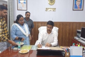यूपी में VLTD की कीमत और मैपिंग से ट्रांसपोर्टर परेशान, आगरा DM ने शासन को लिखा पत्र