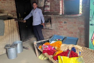औरैया: सूने मकान का ताला तोड़ चोरों ने उड़ाया एक क्विंटल सरसों, पास के खेत में मिला टूटा बक्सा