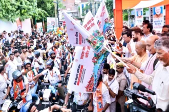 काशी से वडनगर तक निकली सेवा संकल्प बाइक यात्रा, सीएम योगी-राजनाथ सिंह ने दिखाई हरी झंडी; जानें पूरा रूट और शेड्यूल