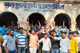 कासगंज: 'जय श्रीराम' बोलने पर शिक्षक द्वारा डांटने का आरोप, बजरंग दल ने स्कूल में किया हंगामा, नोटिस जारी