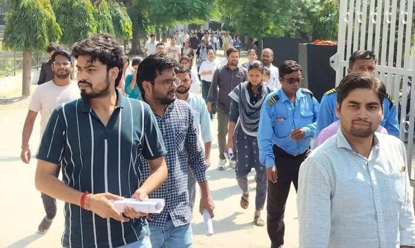यूपी में डीएलएड की सेमेस्टर परीक्षाएं कल सोमवार से, 3.50 लाख अभ्यर्थी होंगे शामिल, जानें पूरा शेड्यूल - Apex News India यूपी में डीएलएड की सेमेस्टर परीक्षाएं कल सोमवार से, 3.50 लाख अभ्यर्थी होंगे शामिल, जानें पूरा शेड्यूल