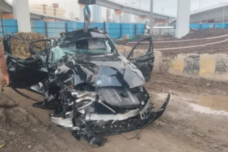 मुंबई: कोस्टल रोड पर तेज रफ्तार BMW पुल से गिरी, तीन दोस्तों की मौत, एक गंभीर