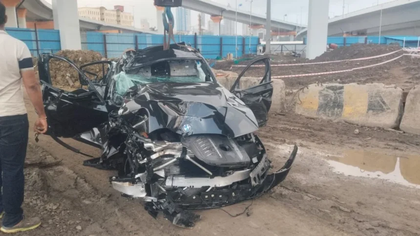 मुंबई: कोस्टल रोड पर तेज रफ्तार BMW पुल से गिरी, तीन दोस्तों की मौत, एक गंभीर