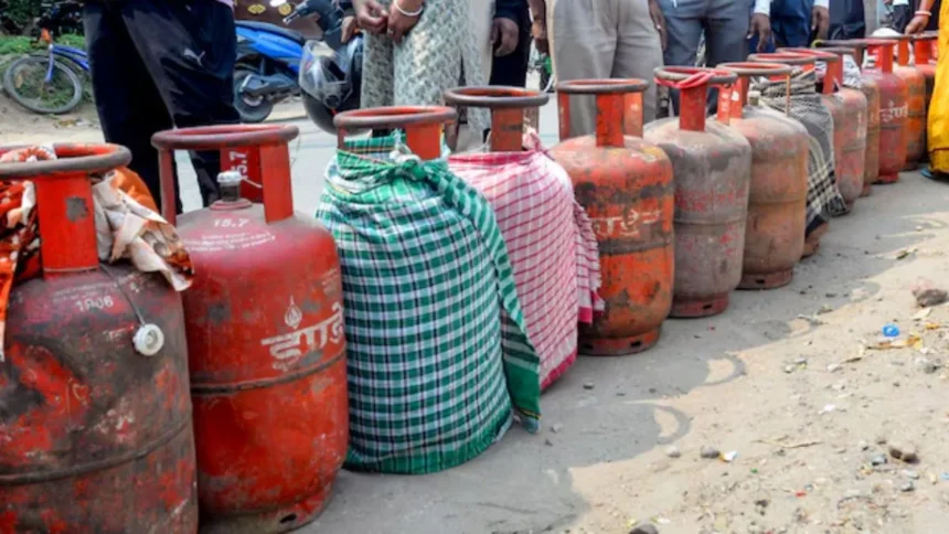 LPG सब्सिडी के लिए 1 अक्टूबर से बायोमेट्रिक आधार प्रमाणीकरण अनिवार्य, अब तक 89.9% उपभोक्ताओं ने कराया पूरा
