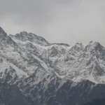 नेपाल: तिब्बत सीमा के पास हिमलुंग हिमाल बेस कैंप में हिमस्खलन, लापता लोगों की संख्या को लेकर अलग-अलग दावे, राहत में मुश्किलें
