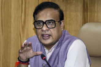 चुनाव आयोग विवाद: हिमंत बिस्वा सरमा बोले- 'राहुल गांधी माफी मांगें', कांग्रेस ने सीईसी के इस्तीफे की मांग दोहराई