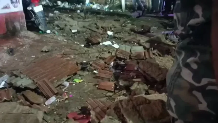 ओडिशा: जटनी में गणेश विसर्जन जुलूस के दौरान बैंक भवन की छत गिरी, एक की मौत, 12 से ज्यादा घायल; डीजे की तेज आवाज जांच के दायरे में