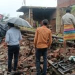कानपुर देहात के जसापुरवा में बारिश के दौरान गिरी मकान की दीवार