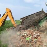 संभल के नीमखेड़ा बझेड़ा में चरागाह की जमीन से मजार हटाने की प्रशासनिक कार्रवाई