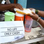 UPI पर चार्ज को लेकर देशभर में विरोध, दुकानों पर लगे 'No UPI, Only Cash' के पोस्टर