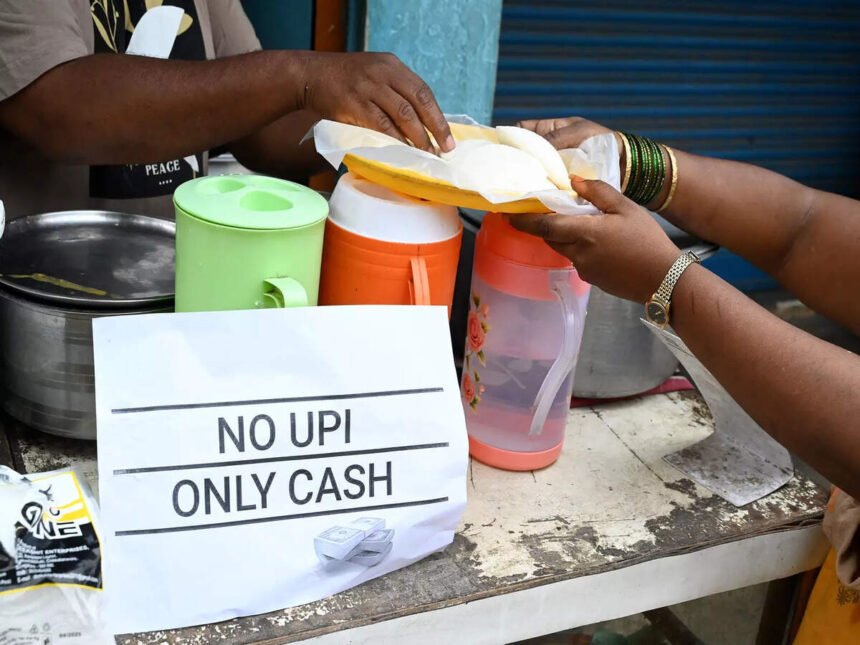 UPI पर चार्ज को लेकर देशभर में विरोध, दुकानों पर लगे 'No UPI, Only Cash' के पोस्टर