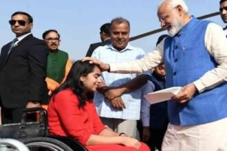 टीबी ने छीना चलना, अब निशाना साधकर देश के लिए पदक ला रहीं काशी की सुमेधा पाठक, पैरा एशियाई खेलों की तैयारी में जुटीं