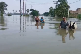सारण में बाढ़ राहत के दौरान हेलीकॉप्टर से गिराए पैकेट की चपेट में आने से ग्रामीण की मौत, पोस्टमार्टम रिपोर्ट का इंतजार