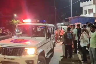 सारण के एकमा में दो गुटों के बीच चाकूबाजी, तीन की मौत, एक गंभीर घायल पटना रेफर; इलाके में तनाव, पुलिस बल तैनात
