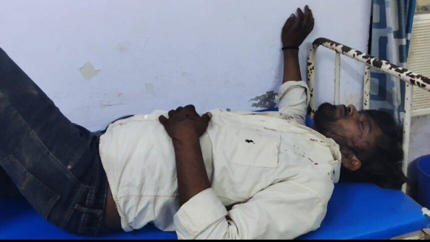 खेरागढ़ में भाजपा बैठक के दौरान समर्थकों में मारपीट, ईंट से हमले में युवक घायल