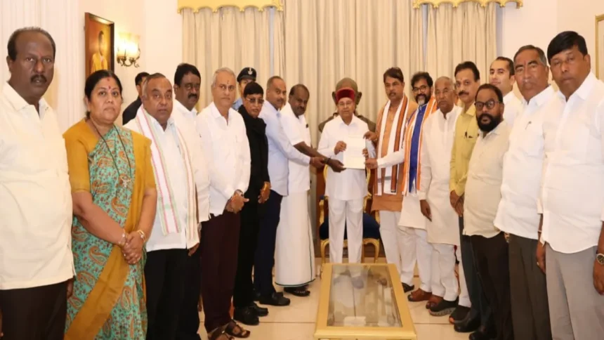 कर्नाटक SIR विवाद: BJP-JDS ने राज्यपाल को सौंपा ज्ञापन, फॉर्म-7 एफआईआर पर घमासान