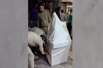 कानपुर में 18 कैरेट की नकली हॉलमार्किंग, बिरहाना रोड शोरूम में महिला समेत चार हिरासत में