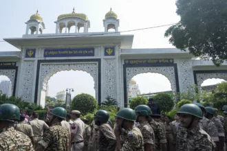 बंगला साहिब गुरुद्वारा विवाद: DSGMC की शिकायत में केजरीवाल व AAP नेताओं के नाम