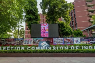 124 पूर्व IAS-IFS अधिकारियों का खुला पत्र: चुनाव आयोग और SIR का समर्थन