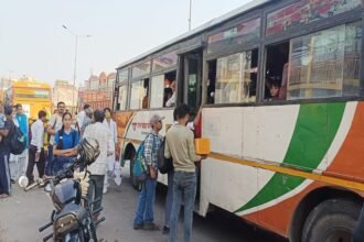 आगरा रोडवेज: बस में 6 बेटिकट यात्री मिले, मार्गपत्र पर सिर्फ 3 दर्ज