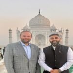 अमेरिकी सांसद जेसन स्मिथ ने परिवार संग देखा ताजमहल, आगरा में सूर्योदय के समय दीदार