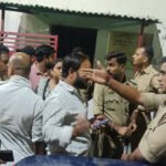 फर्रुखाबाद कोतवाली पर हिंदूवादी संगठनों का धरना, पुलिस ने हटाया, दो पदाधिकारी हिरासत में